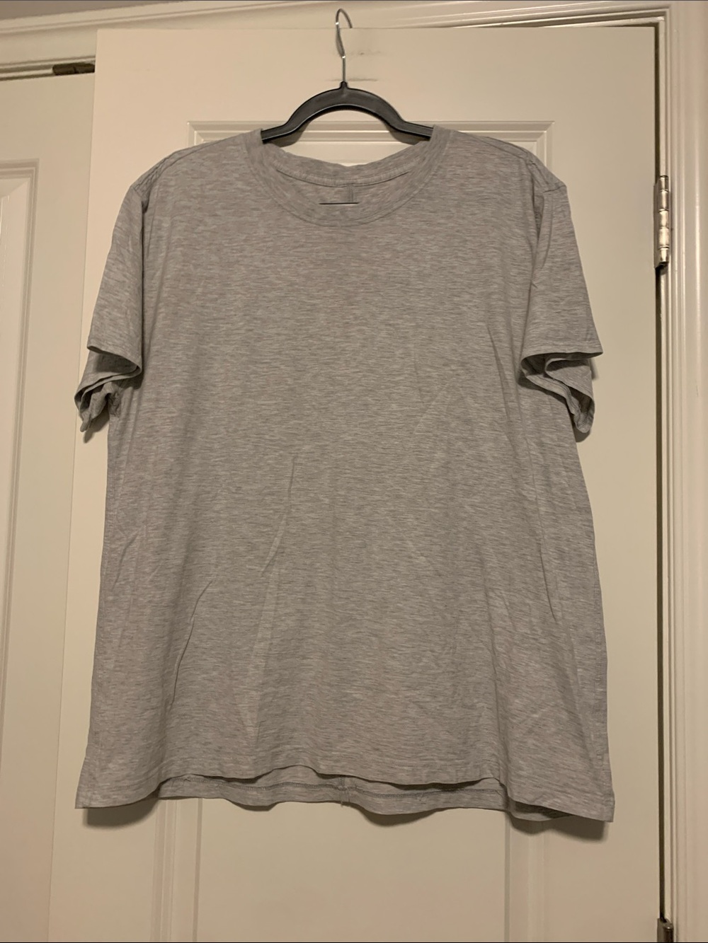 Lululemon All Yours Tee, est sz 8, 21in PTP
Good Condition